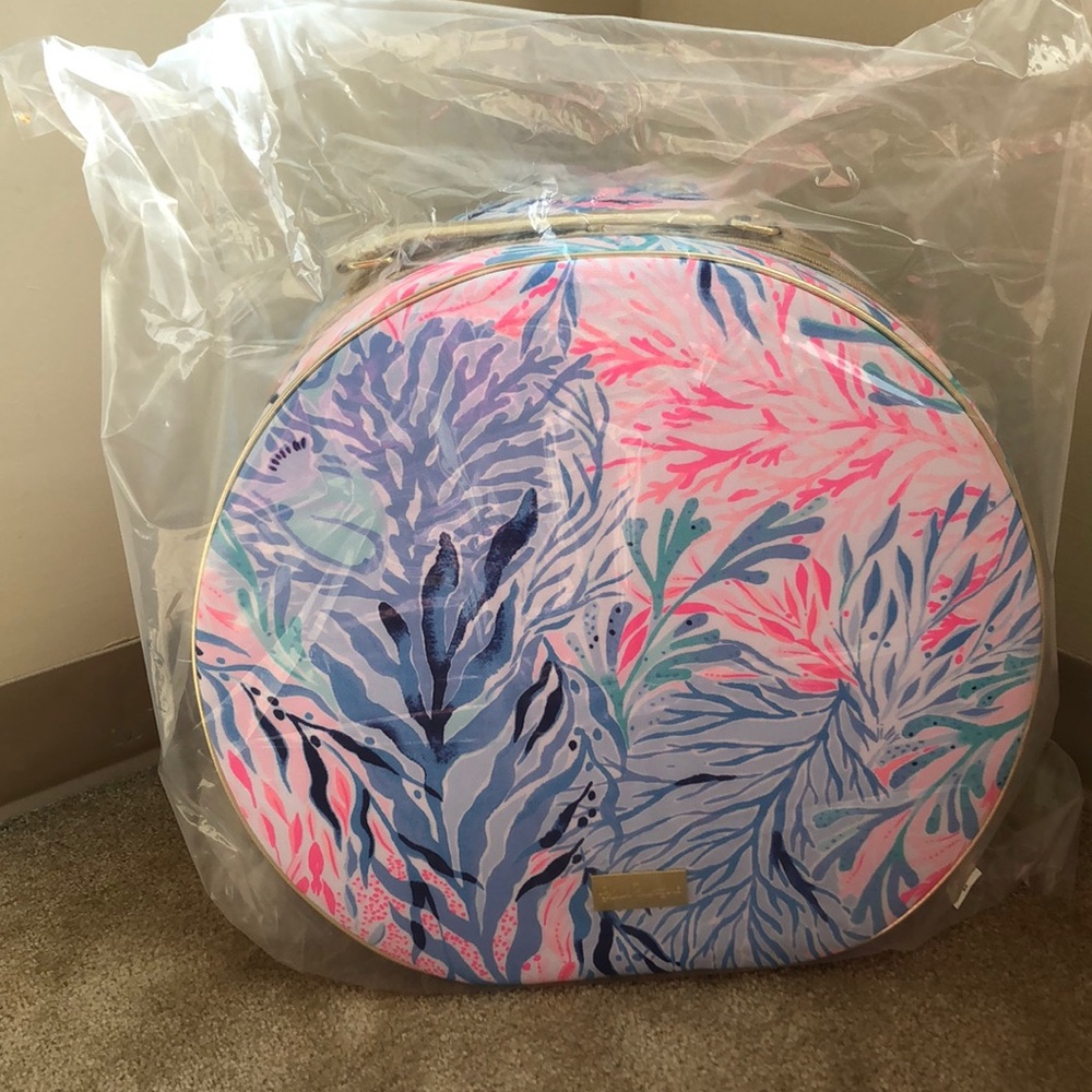 BNWT Round Carry-On Duffle